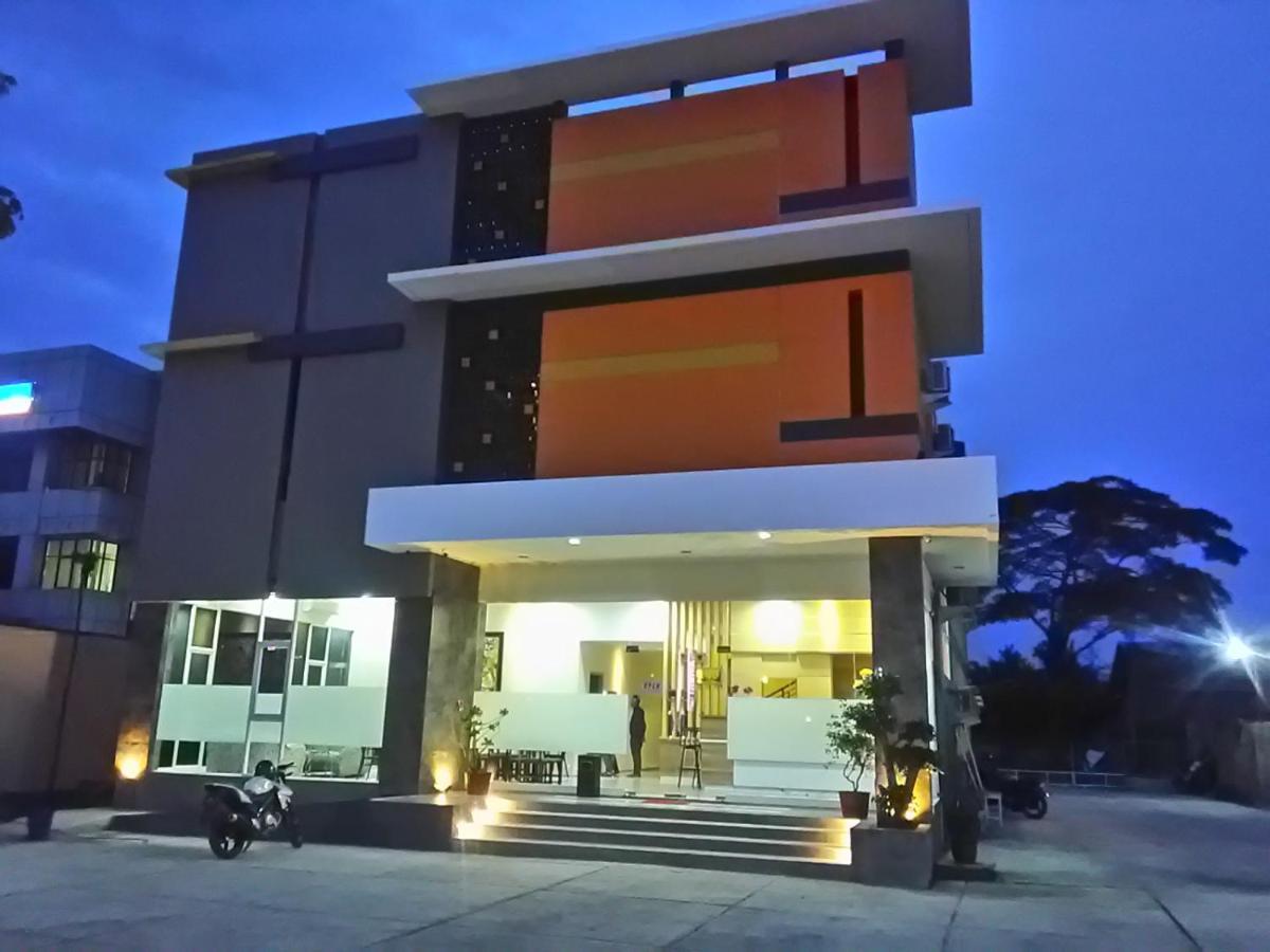 Gaia Asri Hotel Pamanukan Hilir Экстерьер фото