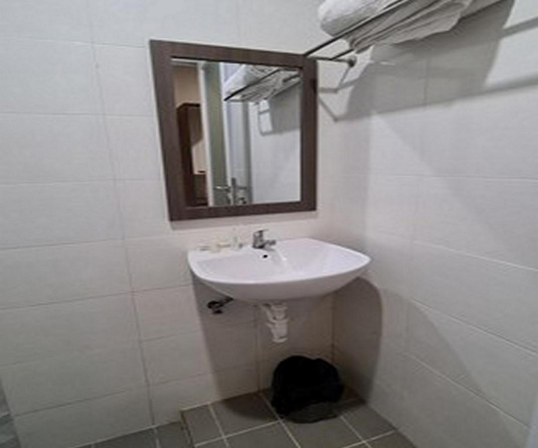 Gaia Asri Hotel Pamanukan Hilir Экстерьер фото