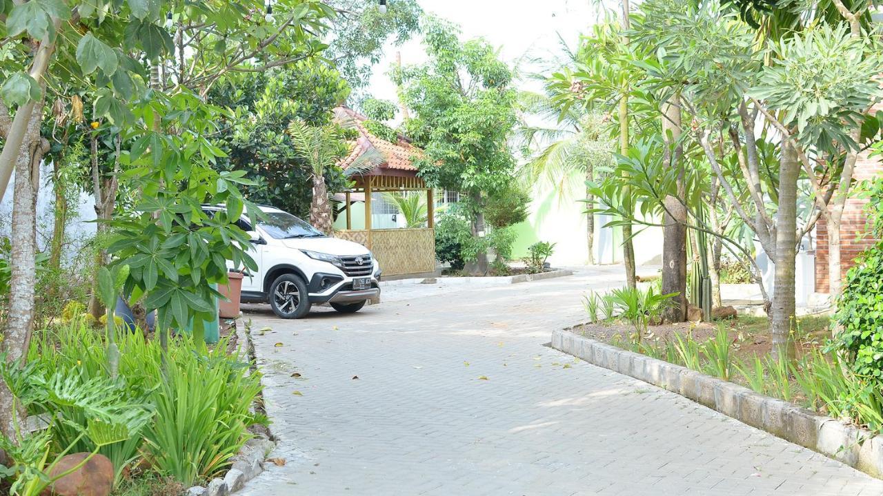 Gaia Asri Hotel Pamanukan Hilir Экстерьер фото
